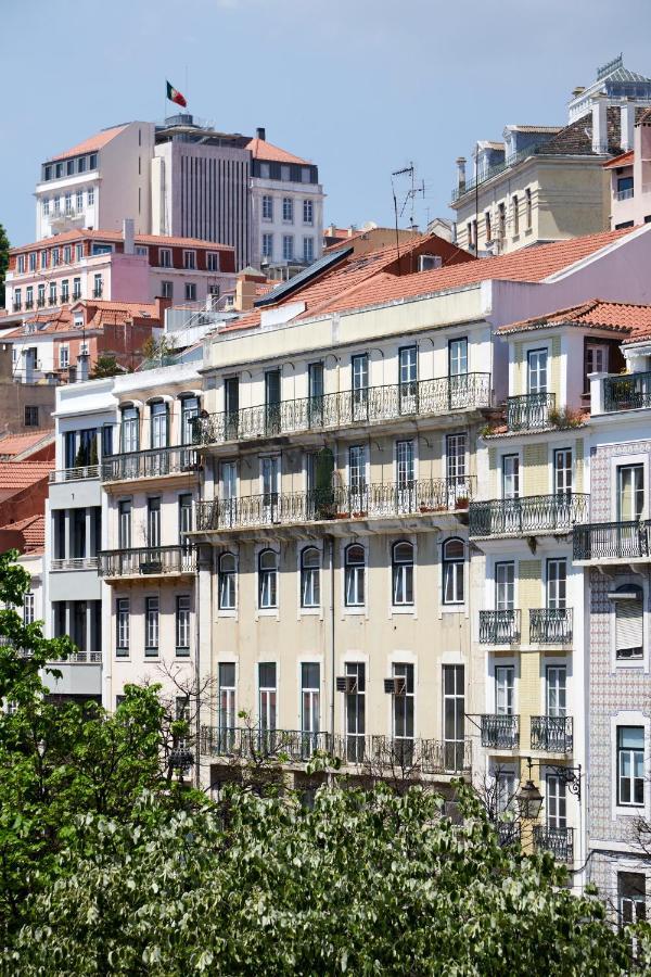 Sunny Pink Street Historical Apt, By Timecooler Лісабон Екстер'єр фото